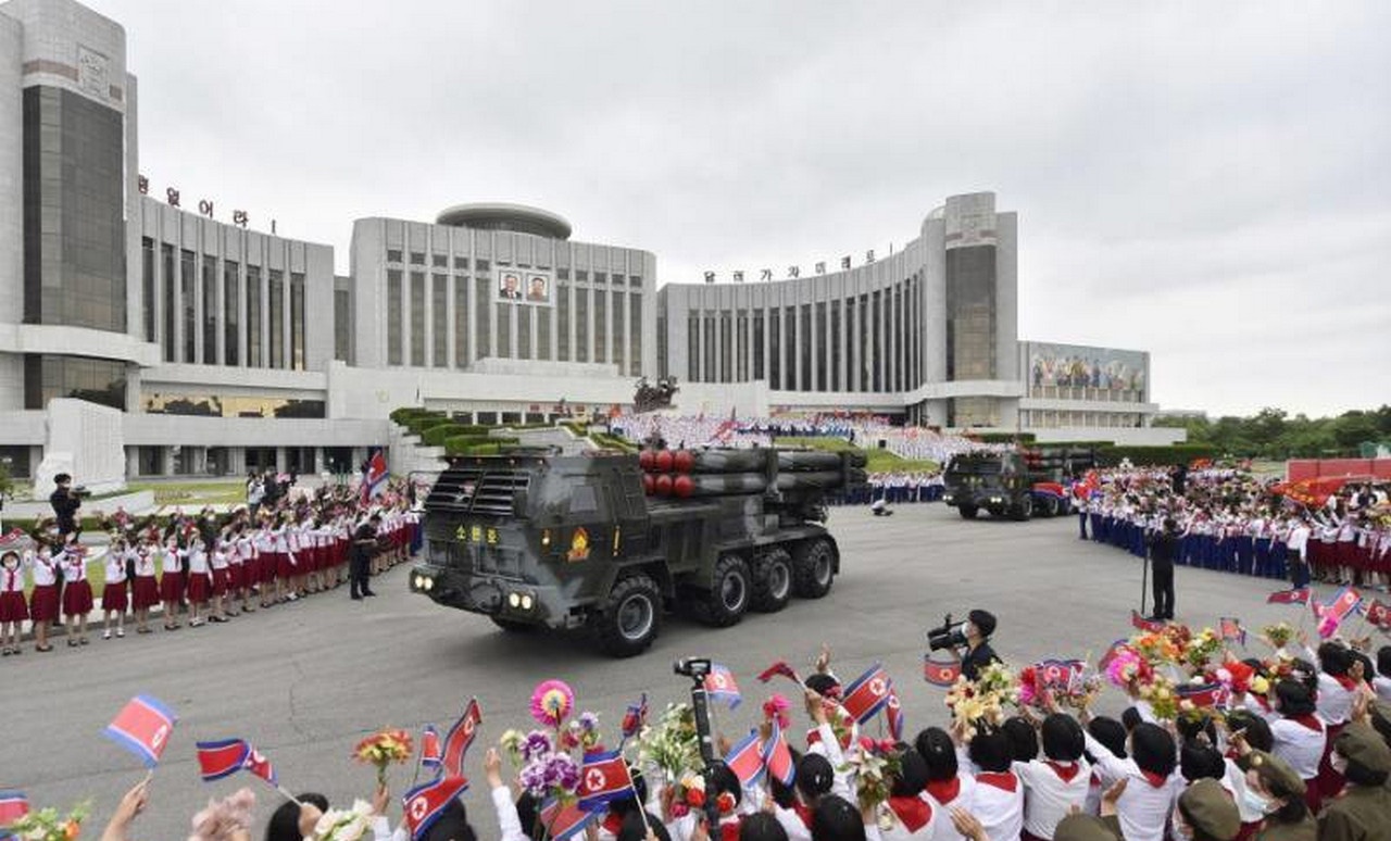 Церемония передачи армии РСЗО KN-09, приобретённых Детским союзом Кореи, июнь 2023 г.