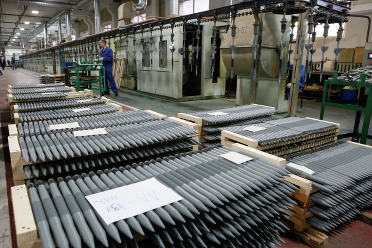 Производство бронебойно-подкалиберных снарядов на «Ленинградском механическом заводе имени Карла Либкнехта».