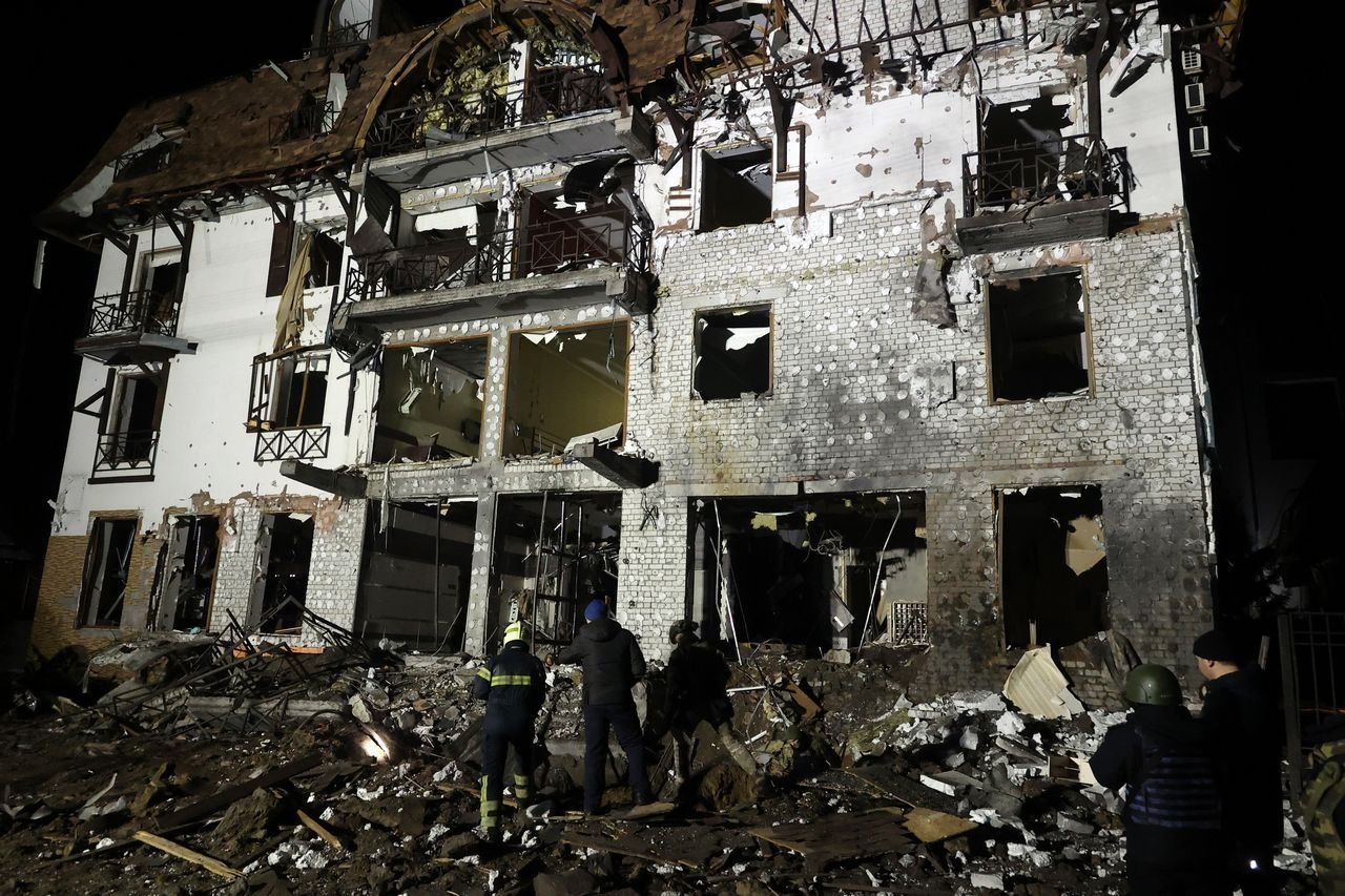 Результат удара российской ракетой «Искандер» по отелю в Харькове, где, по некоторым данным, было ликвидировано до 30 натовских и украинских военных.