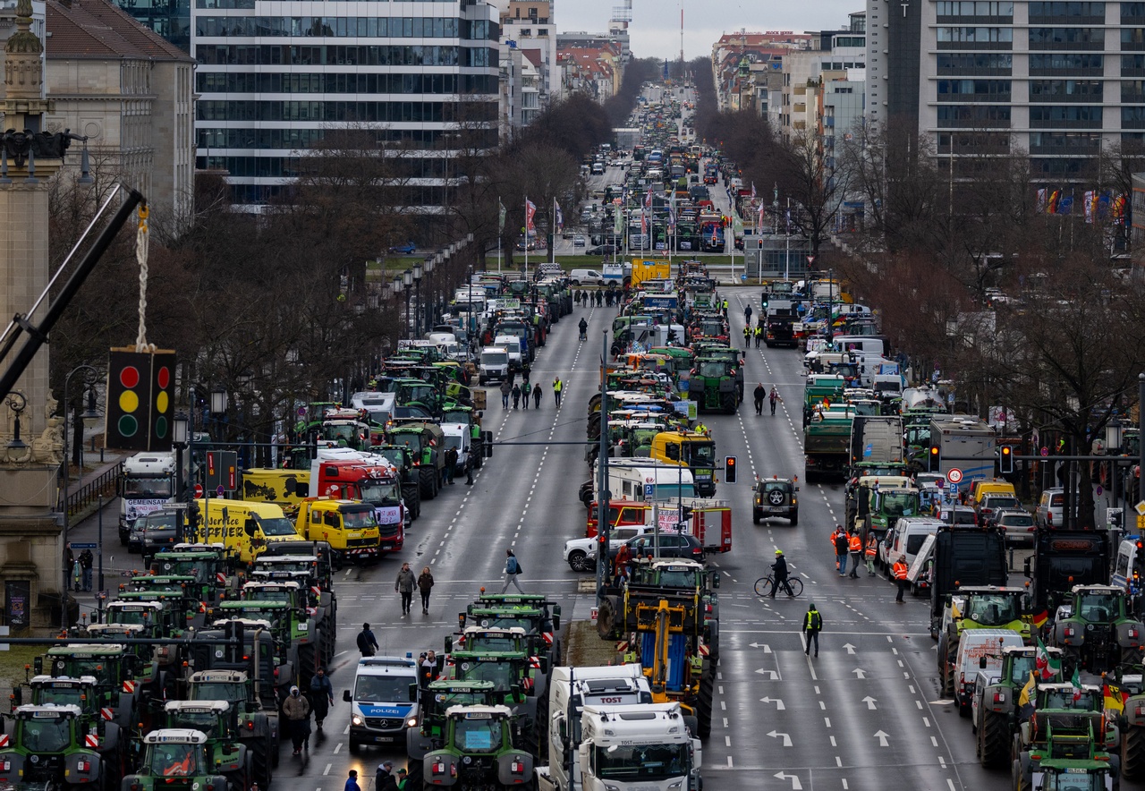 Тысячи протестующих фермеров на улицах Берлина, 15 января 2024 г.