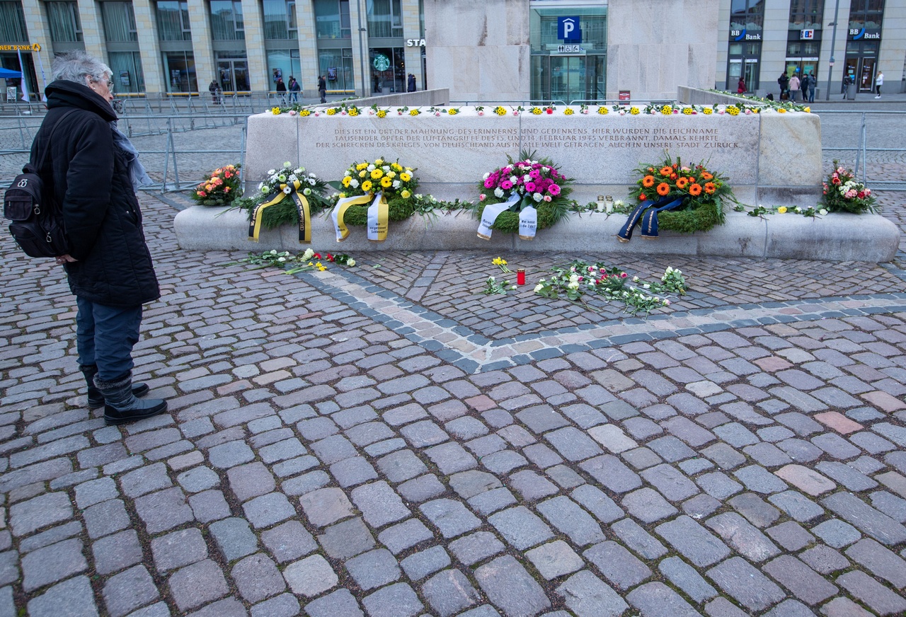 Власти Дрездена назвали удаление мемориальной надписи... частью перепланировки.