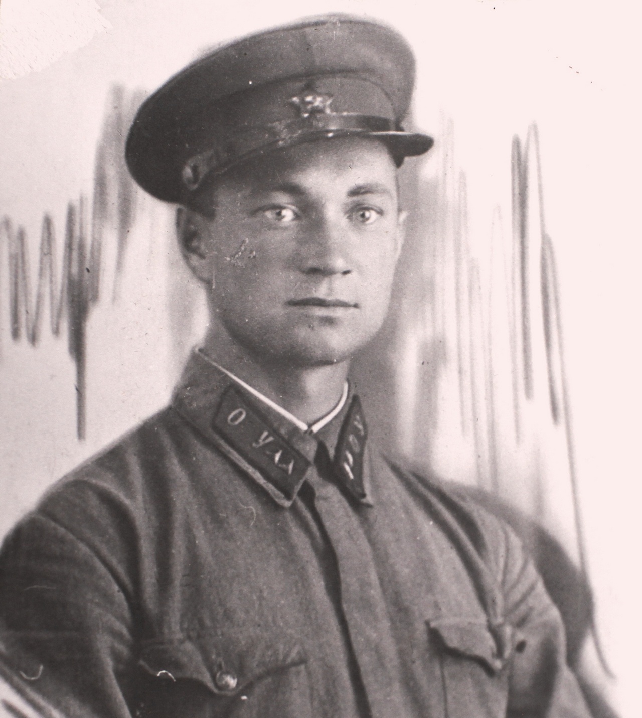 Анатолий Мережко, курсант Орджоникидзевского военного пехотного училища, 1940 г.