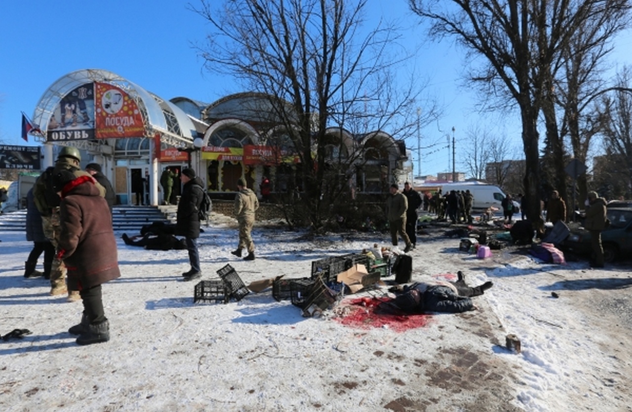 Результат обстрела ВСУ рынка в Кировском районе Донецка, 21 января 2024 г.