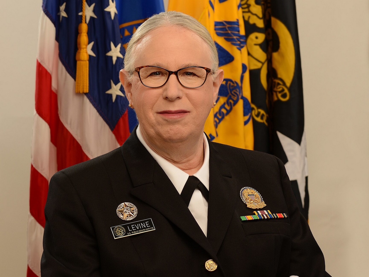 Рейчел (Ричард) Левин была утверждена Сенатом в звании адмирала Офицерского корпуса службы общественного здравоохранения США.