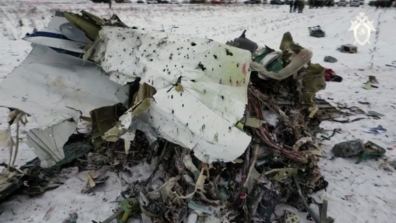 Обломки военно-транспортного самолёта Ил-76 в Белгородской области.