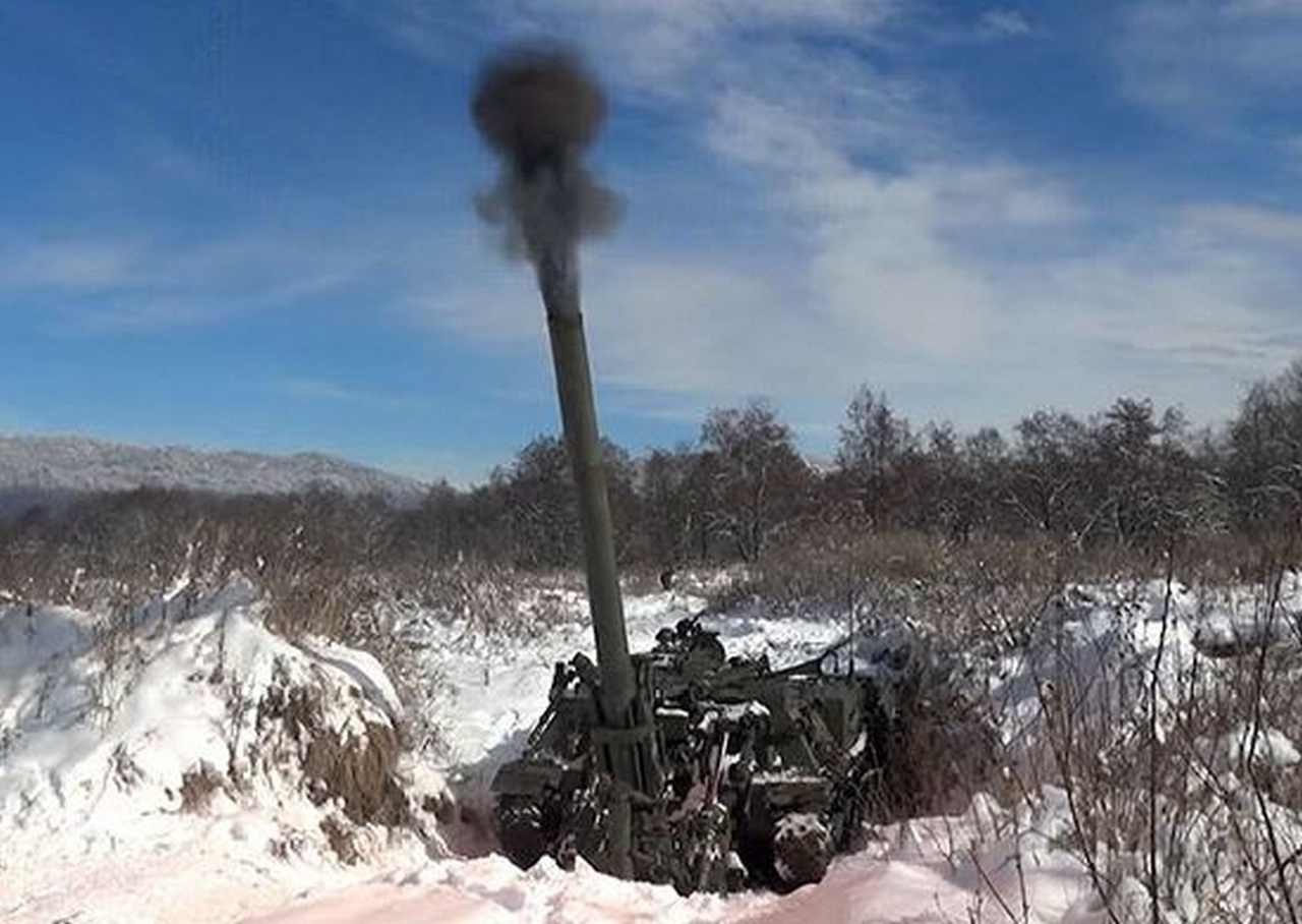 Расчёты самоходных пушек «Пион» группировки войск «Запад» уничтожили гаубицу М777 производства США и САУ «Гвоздика» ВСУ на Купянском направлении.