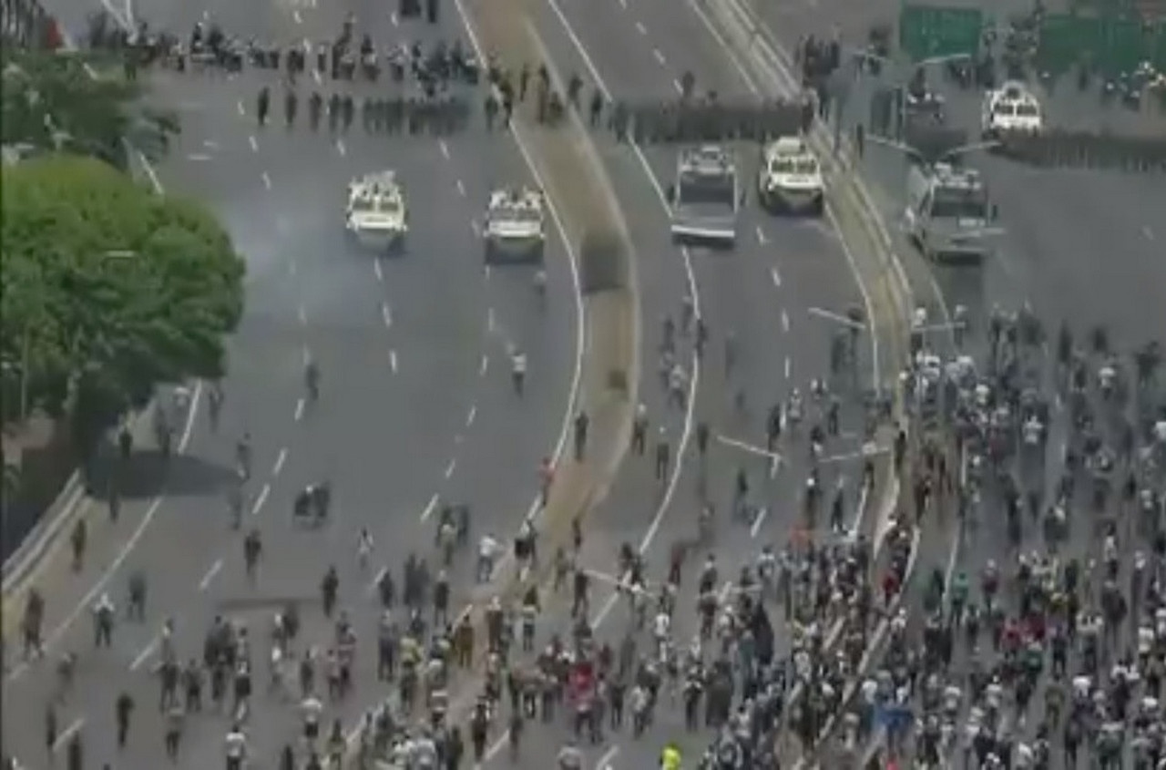 Столкновения между сторонниками Хуана Гуайдо и Николаса Мадуро, 30 апреля 2019 г.