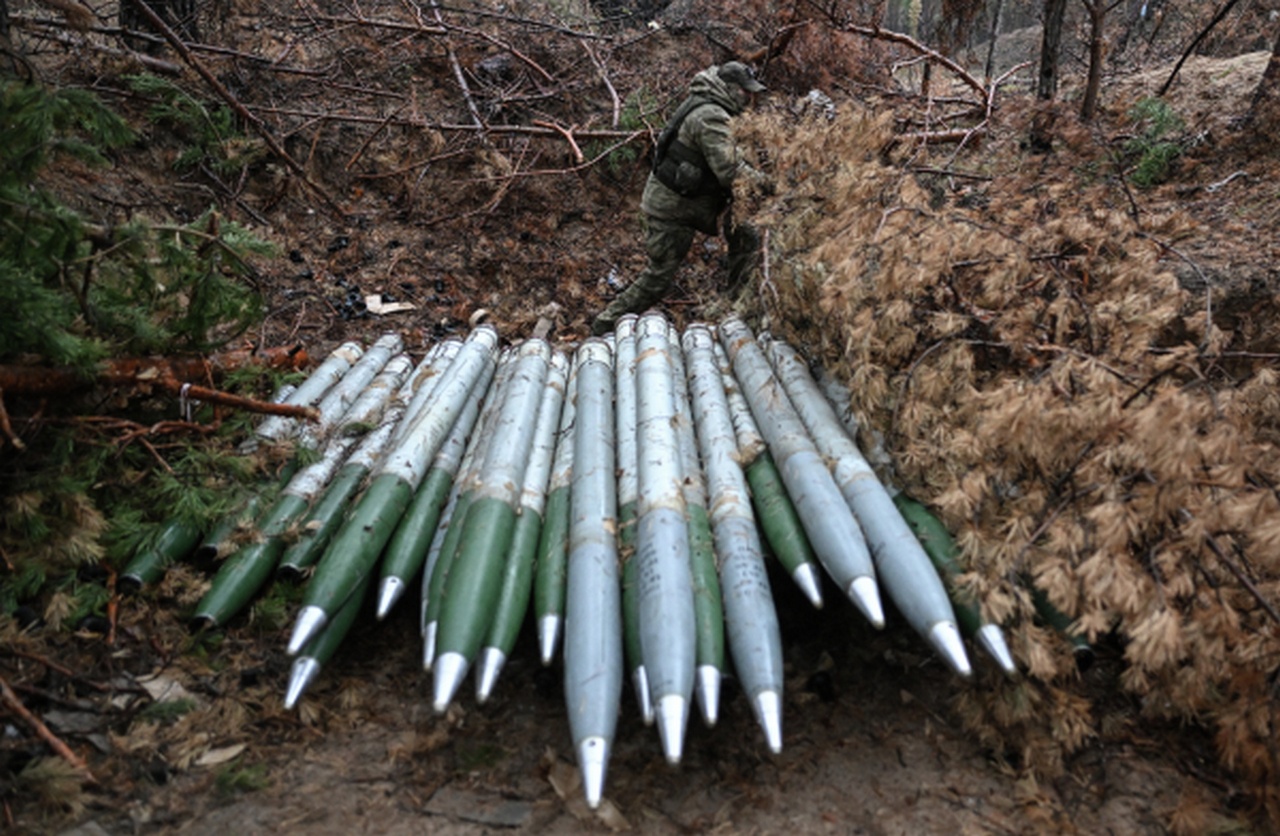Снаряды для РСЗО БМ-21 «Град» гвардейского мотострелкового полка РФ в зоне спецоперации.