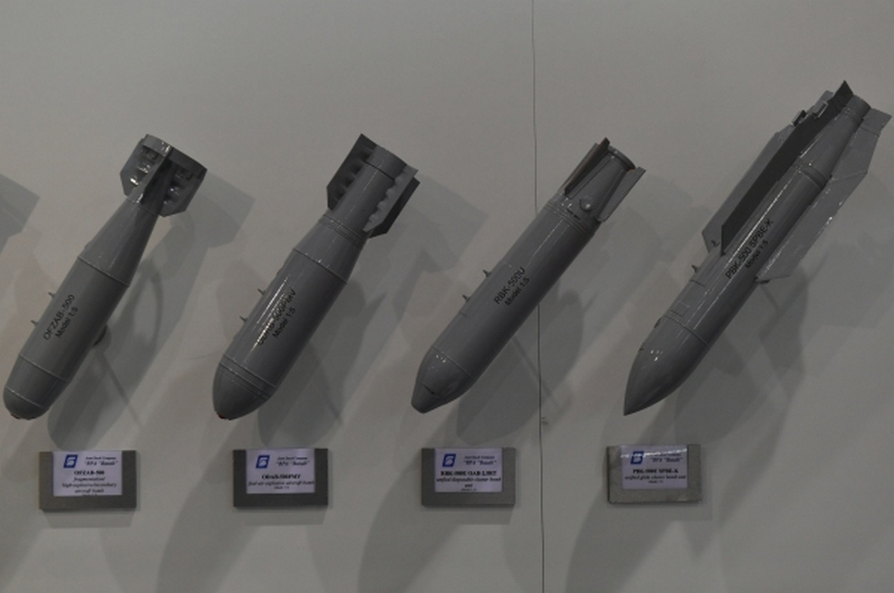 Модели авиационных бомб на стенде НПО «Базальт» на Международной выставке «Интерполитех-2018».
