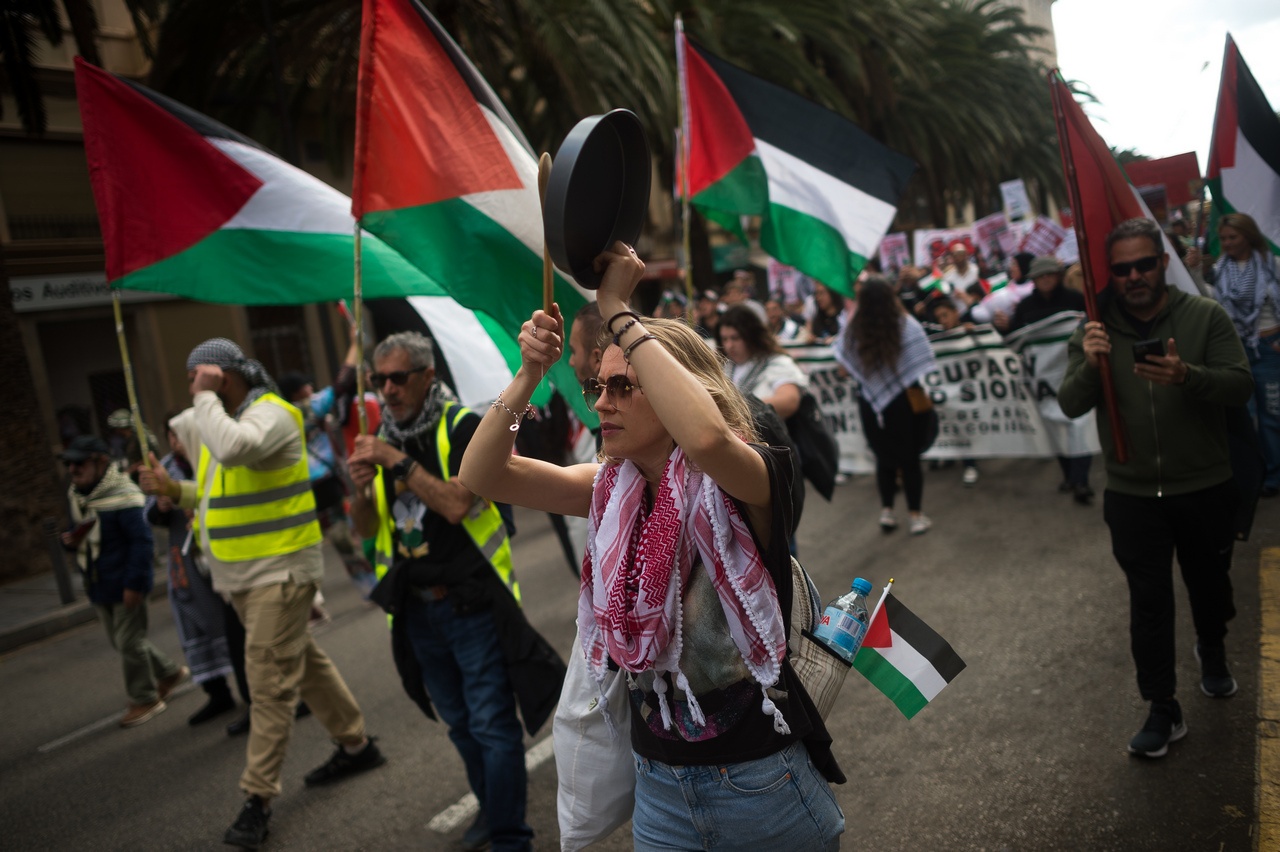 Под лозунгом «Остановим геноцид в Палестине» сотни испанцев вышли на улицы Малаги.