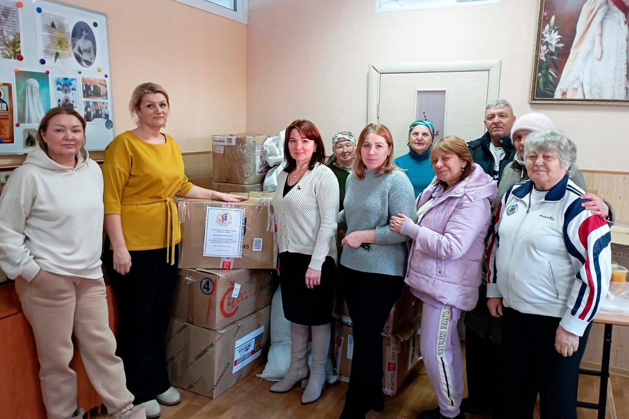 Волонтёры епархиального Центра социальной помощи из городе Юрга.