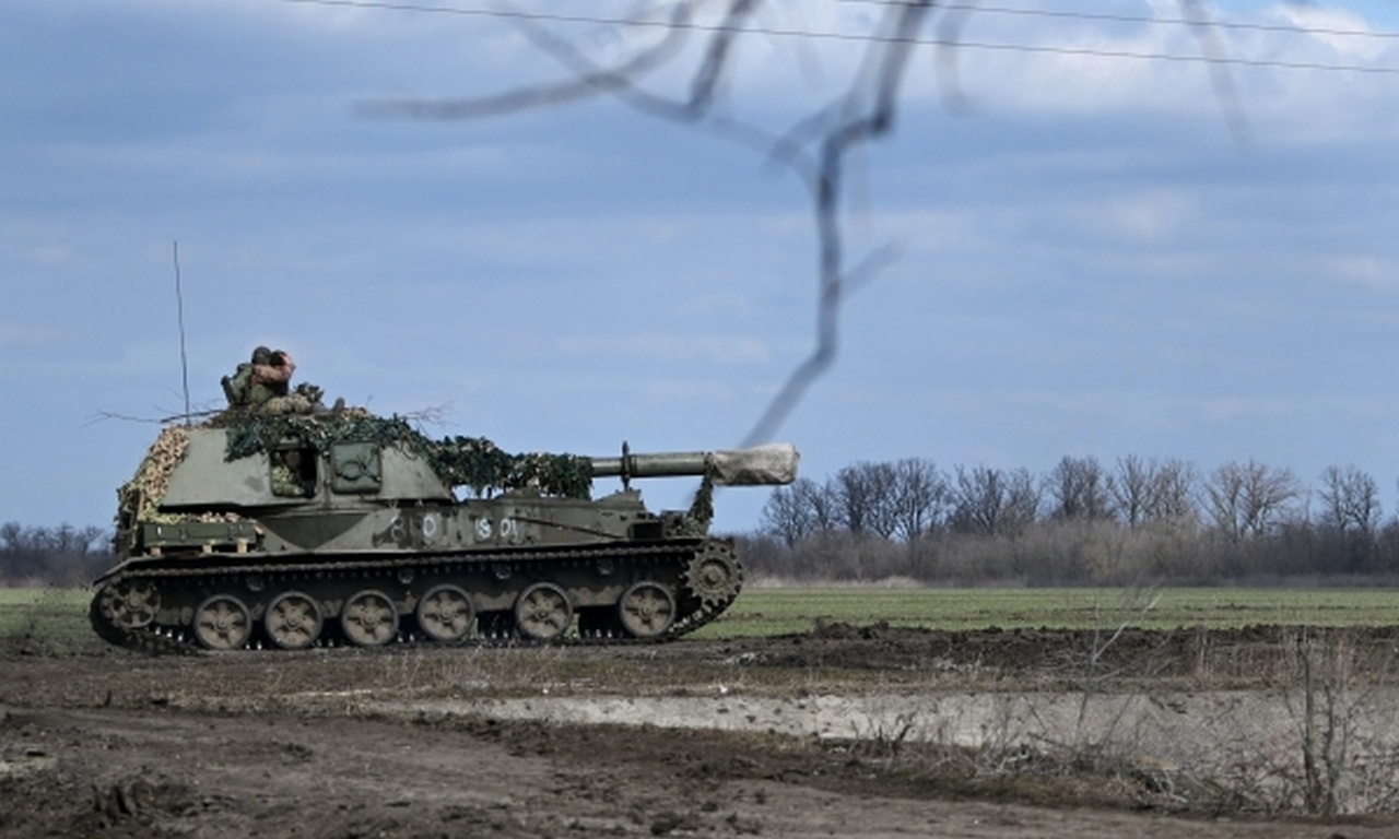 Самоходная артиллерийская установка «Акация» ВС РФ на позициях в южном секторе спецоперации.