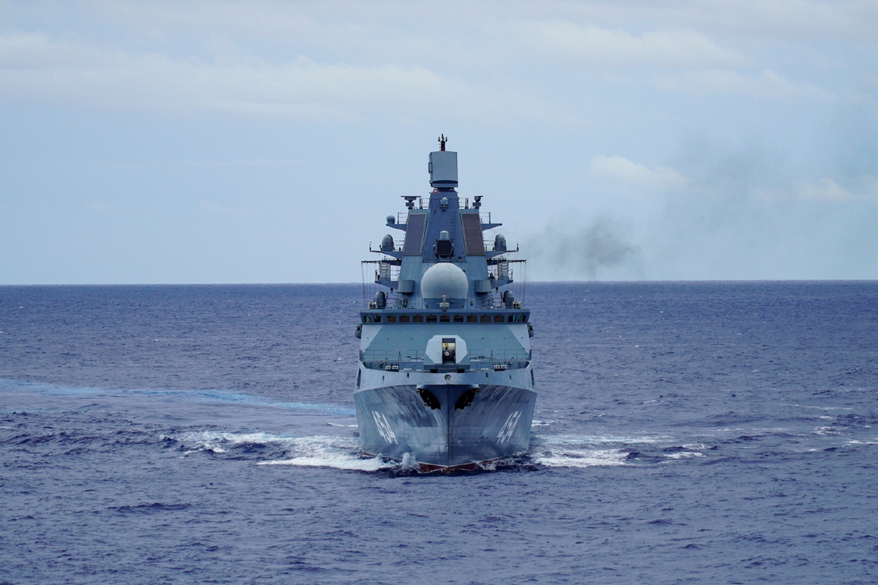 Фрегат «Адмирал флота Советского Союза Горшков» выполнил артиллерийские стрельбы в Баренцевом море.