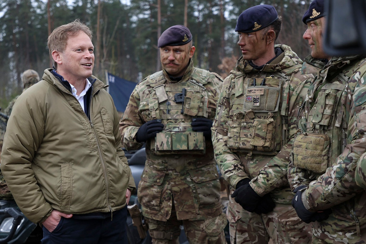 Министр обороны Великобритании готов послать войска на Украину. Войска в недоумении.