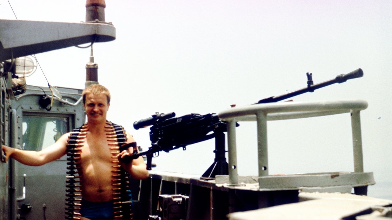 Автор с пулемётом «Утёс» на борту тральщика «Артиллерист».