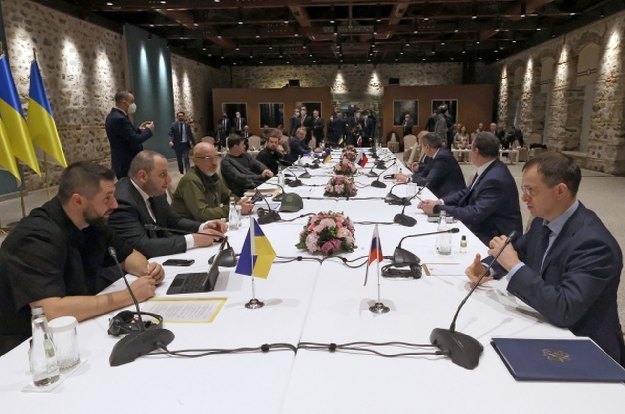 Во время российско-украинских переговоров в Стамбуле, 29 марта 2022 г.