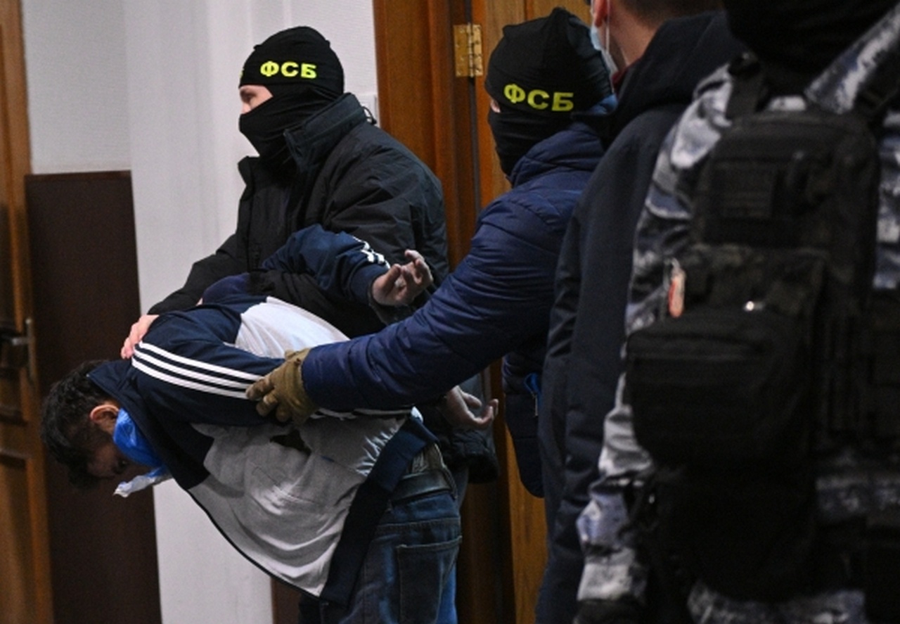 Обвиняемый в теракте в «Крокус Сити Холле» Далерджон Мирзоев в здании Басманного суда Москвы, 24 марта 2024 г.