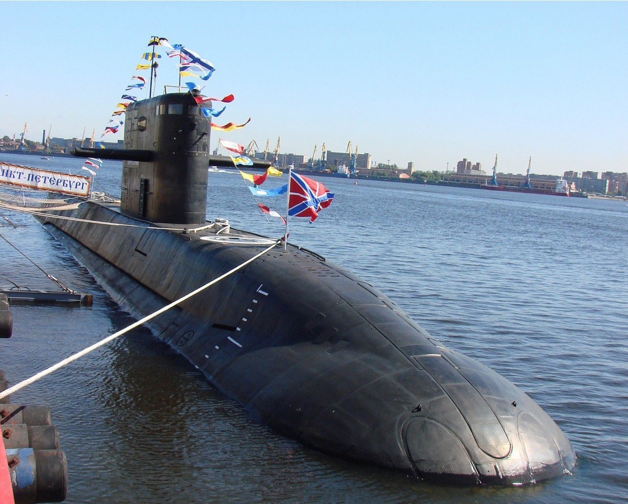 Дизель-электрическая подводная лодка «Санкт-Петербург» проекта «Лада».