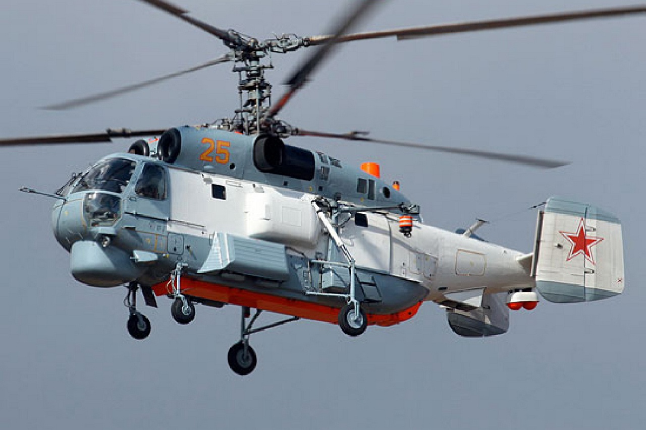 Четыре вертолёта морской авиации Тихоокеанского флота отработали в Японском море противодействие безэкипажным катерам.