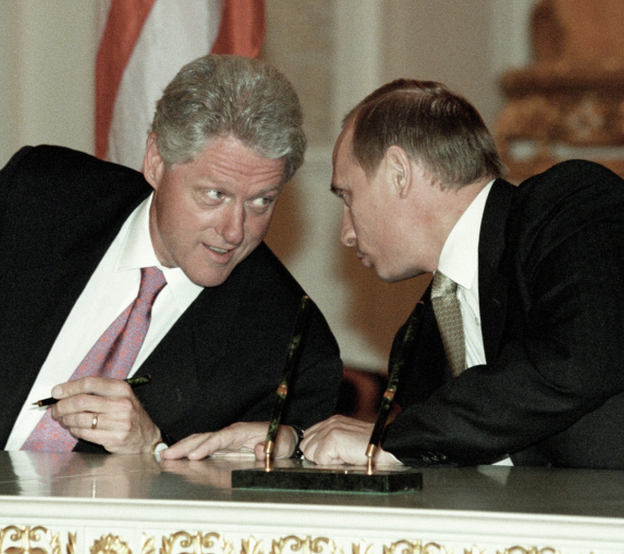 Президент РФ Владимир Путин и президент США Билл Клинтон во время российско-американской встречи на высшем уровне в Кремле, 5 июня 2000 г.