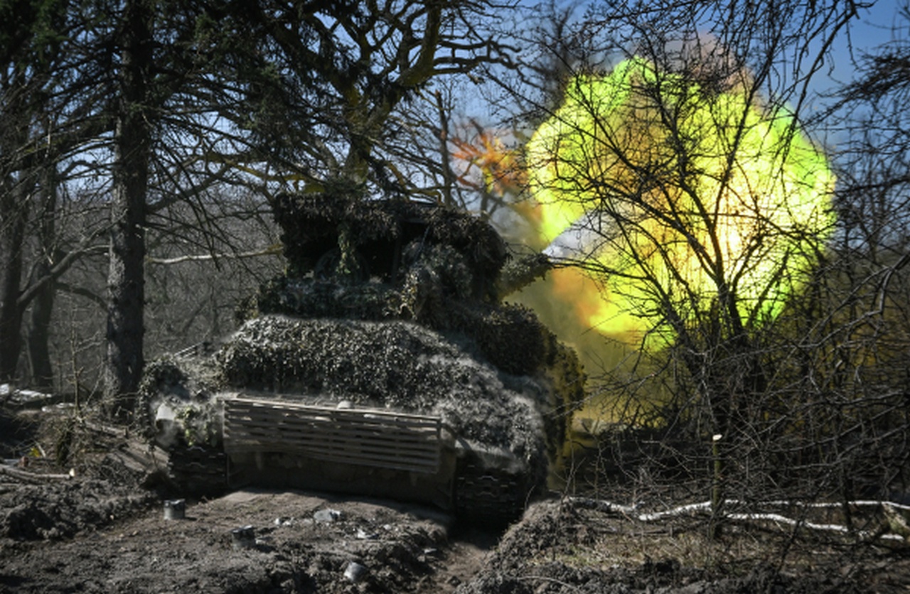 Танк Т-72 группировки войск «Центр» во время выполнения боевой задачи.