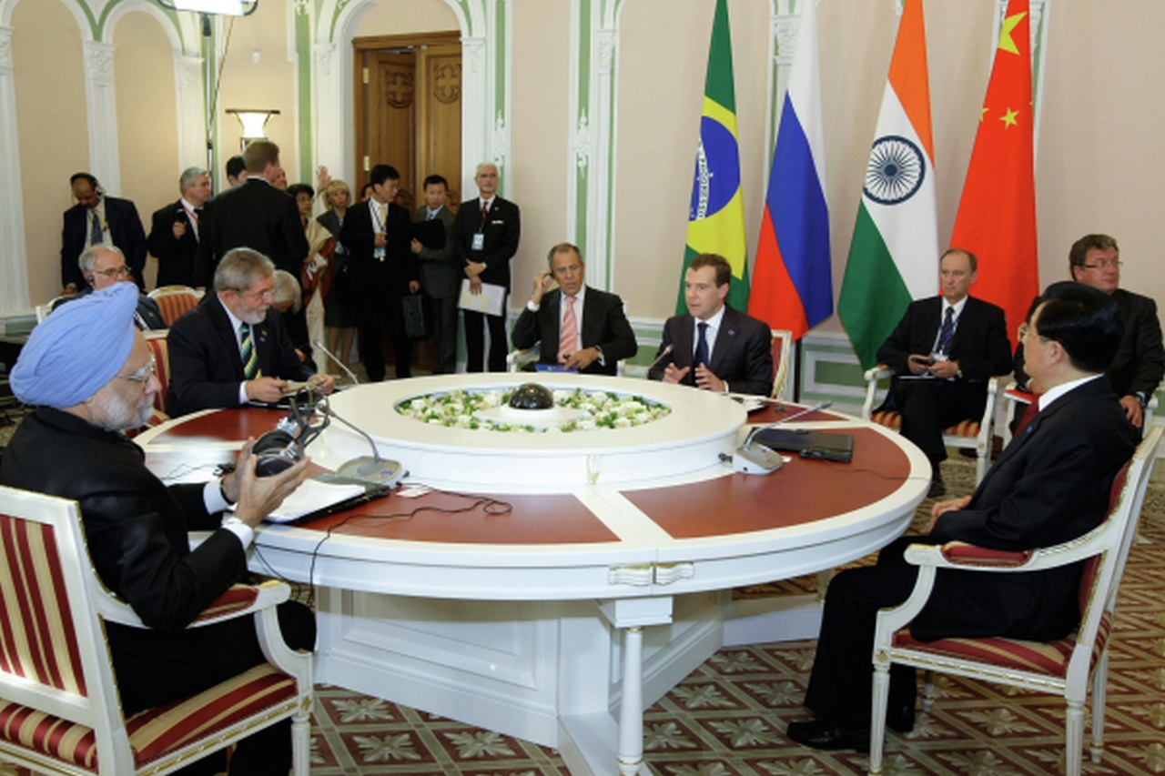 Одна из первых встреч лидеров Бразилии, России, Индии и Китая (БРИК), 16 июня 2009 г.