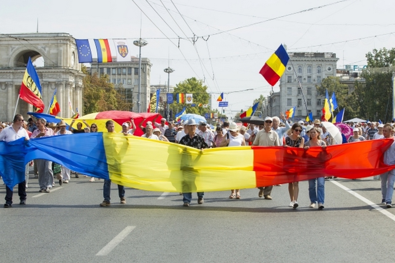 Митинг сторонников объединения Молдавии и Румынии на площади Великого национального собрания в Кишинёве, 2018 г.