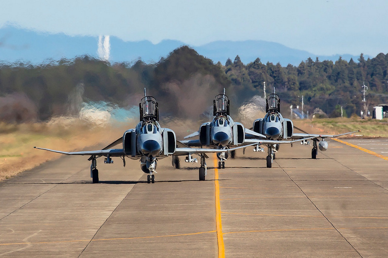 Тактические истребители F-4EJ Сил самообороны Японии.