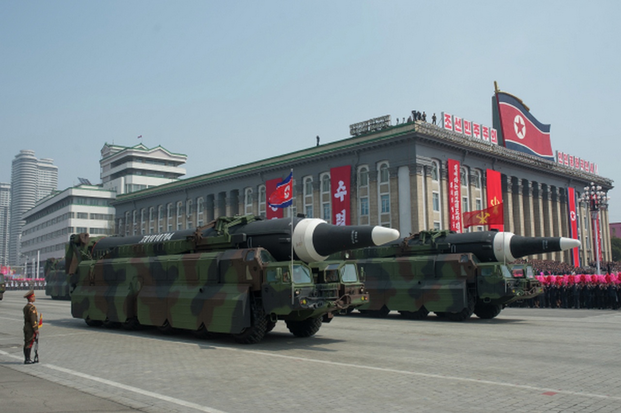 Пусковые установки баллистических ракет средней дальности Nodong Корейской народной армии.