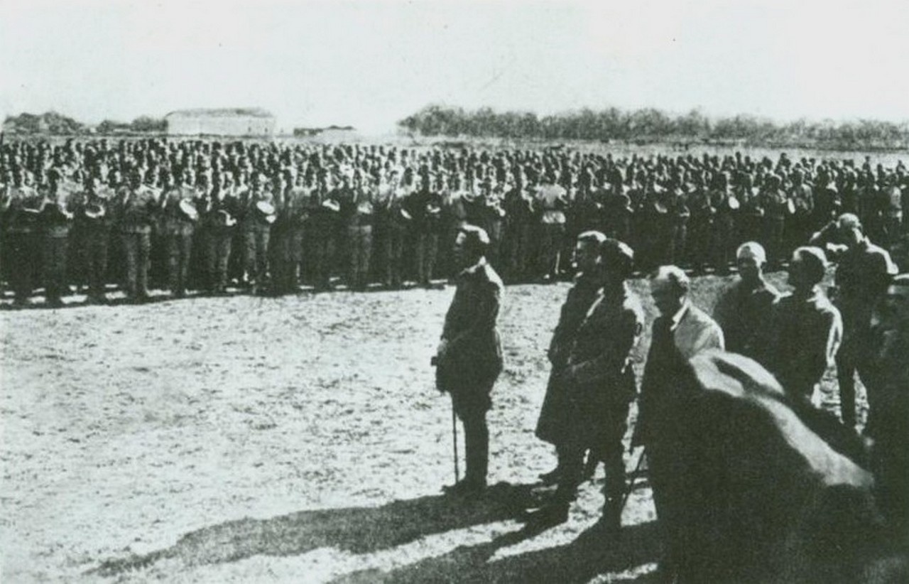 Присяга сечевых стрельцов, первоначально набранных из Галиции и Буковины, Симону Петлюре. 1919 г.