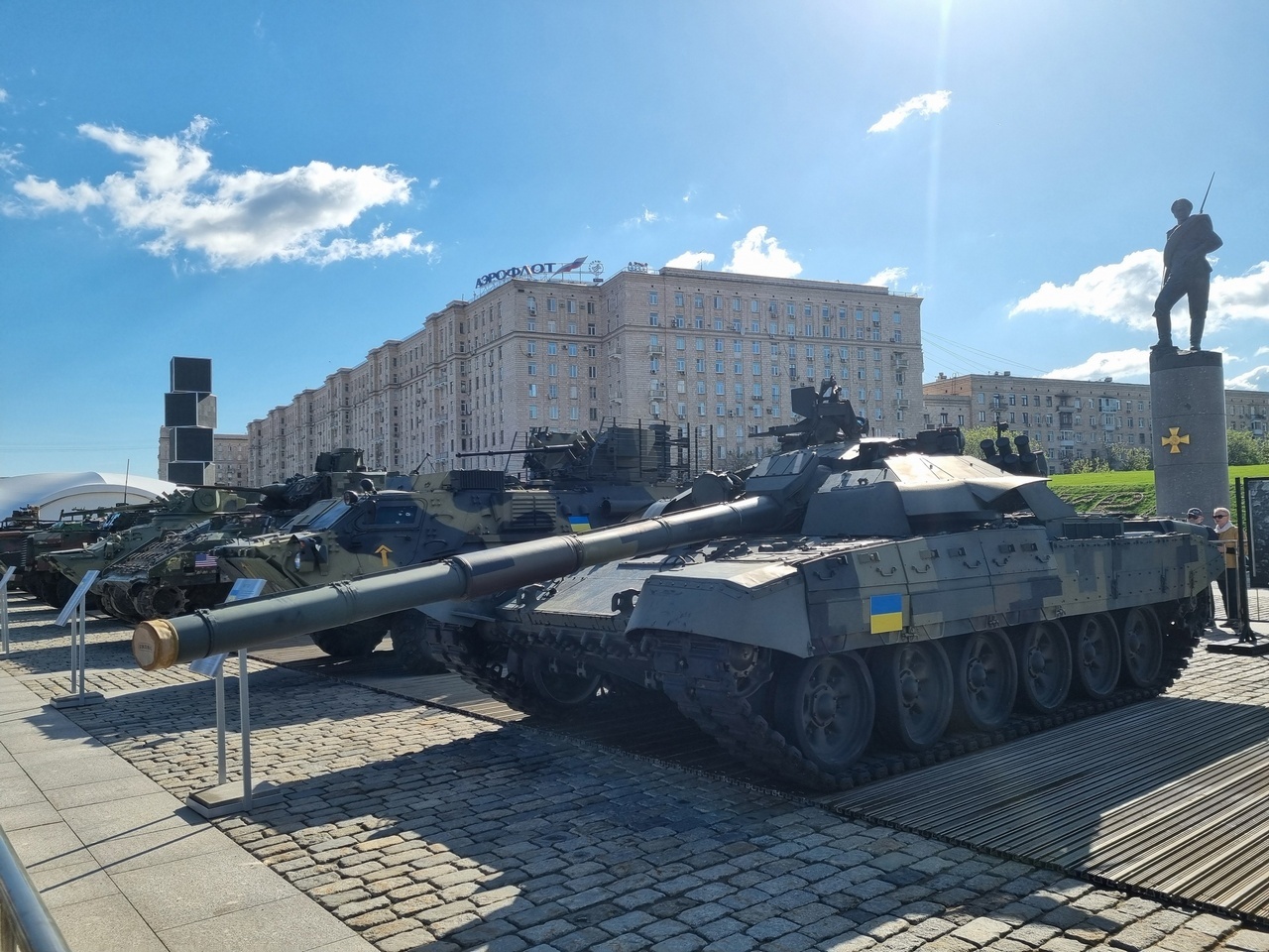 Основной боевой танк Т-72АГ.