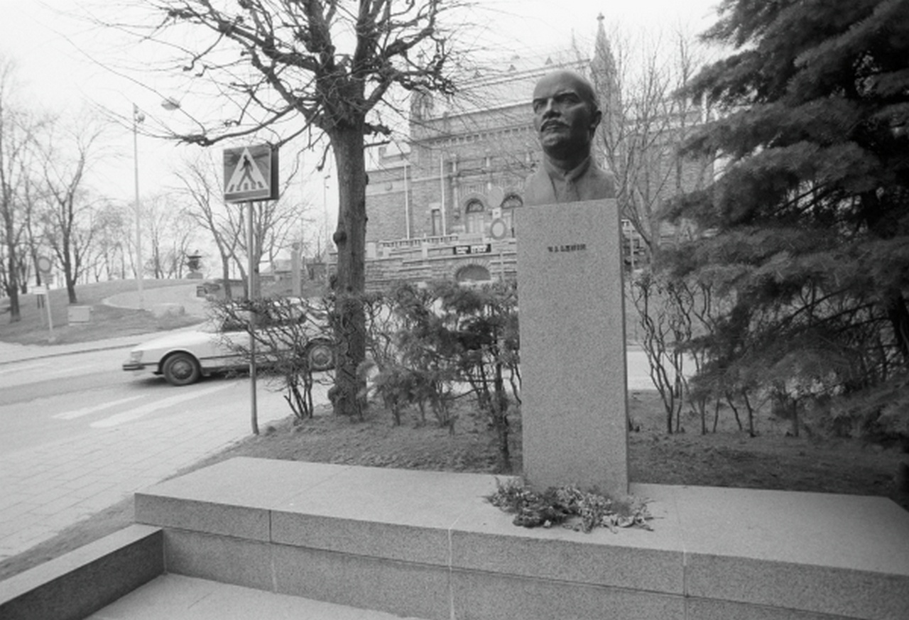 Памятник В.И. Ленину - дар города Ленинграда городу Турку в 1977 году. Работа советского скульптора М. Аникушина.