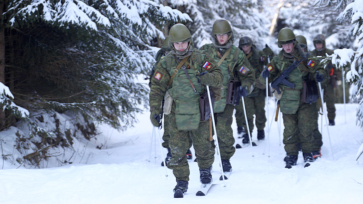 300 военнослужащих ВДВ совершат сверхдальний лыжный переход в честь 100-летия РВВДКУ