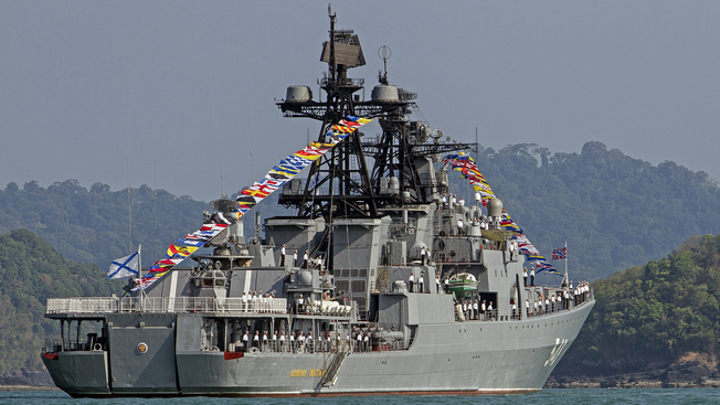 Большой противолодочный корабль «Адмирал Пантелеев» у берегов Мьянмы