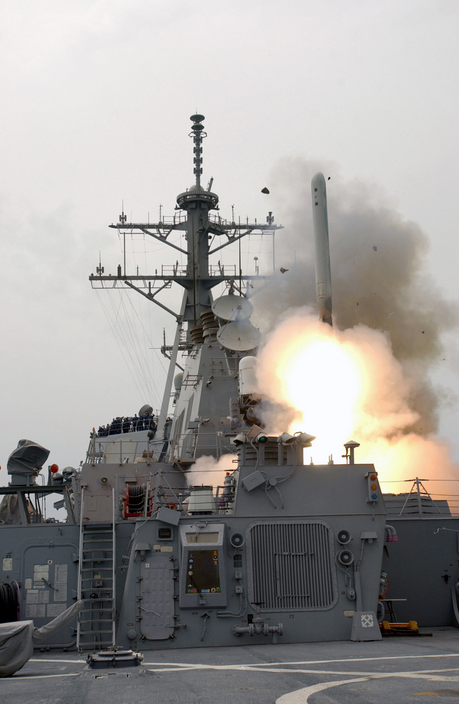 Запуск ракеты «Томагавк» с эскадренного эсминца «USS Pinckney (DDG-91)».