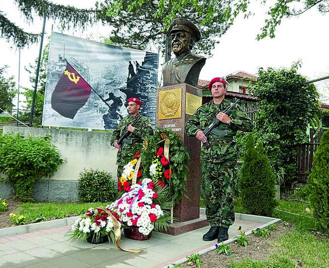 Открытие памятника маршалу Жукову в Стрельче