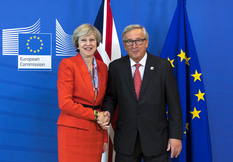 Британский премьер-министр Тереза Мэй и Председатель Европейской комиссии Жан-Клод Юнкер