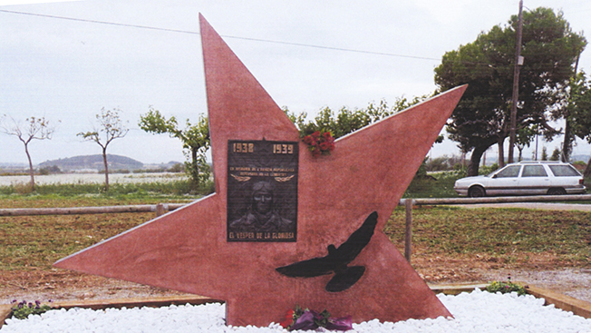 Упавшие звезды снова зажглись: в Испании чтут память наших солдат