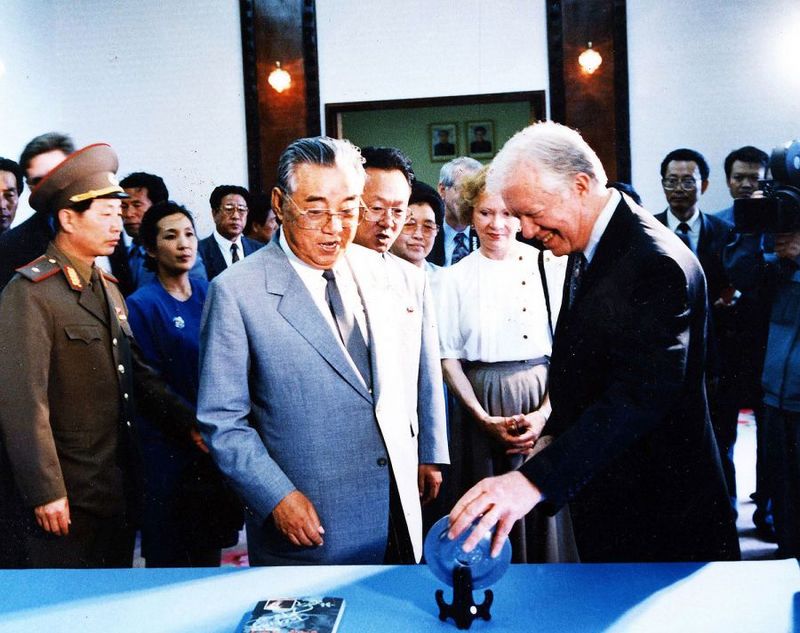 Бывший президент США Джимми Картер во время посещения КНДР
