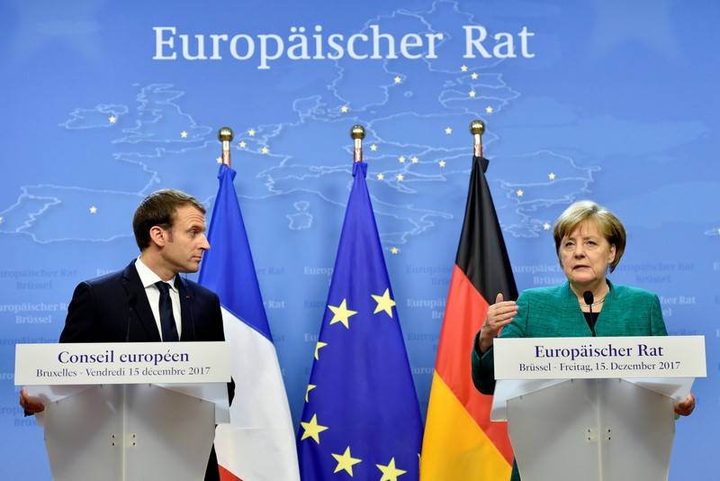 Президент Франции Эммануэль Макрон и канцлер Германии Ангела Меркель выступили с совместной пресс-конференцией после саммита ЕС в Брюсселе, Бельгия, 15 декабря 2017 года