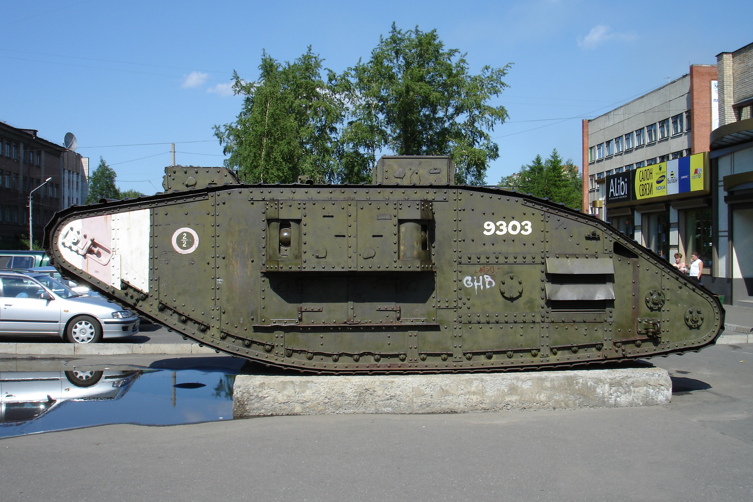 Трофейный английский танк Марк 5 в Архангельске