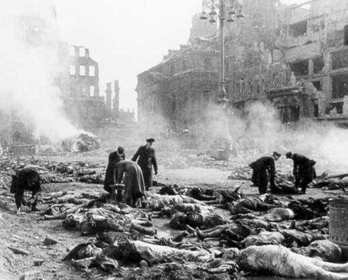 Жертвы бомбардировки Дрездена 13 февраля 1945 года