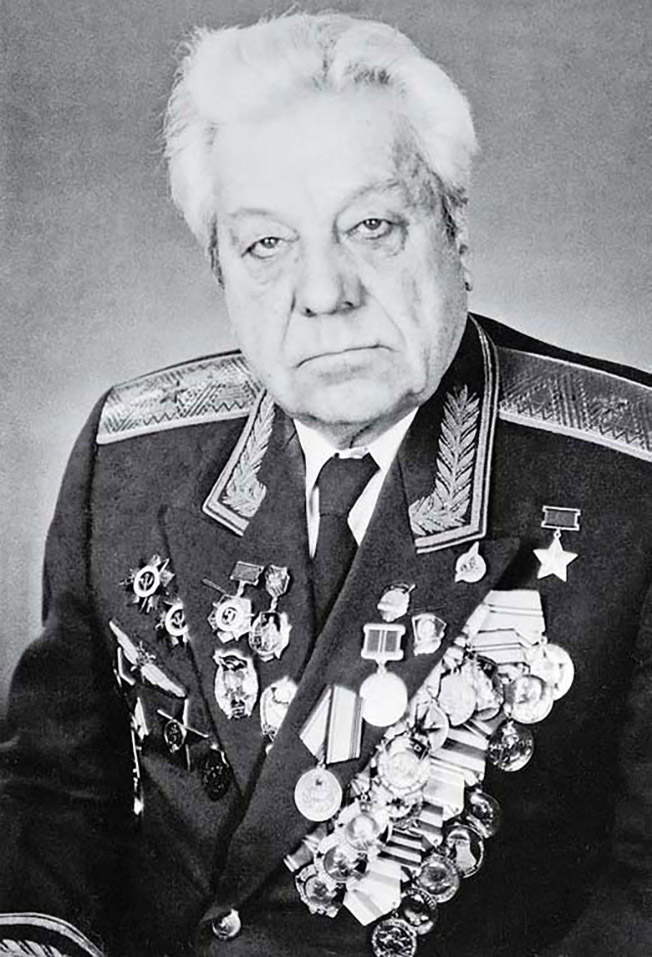 Генерал-майор авиации Анатолий Ляпидевский