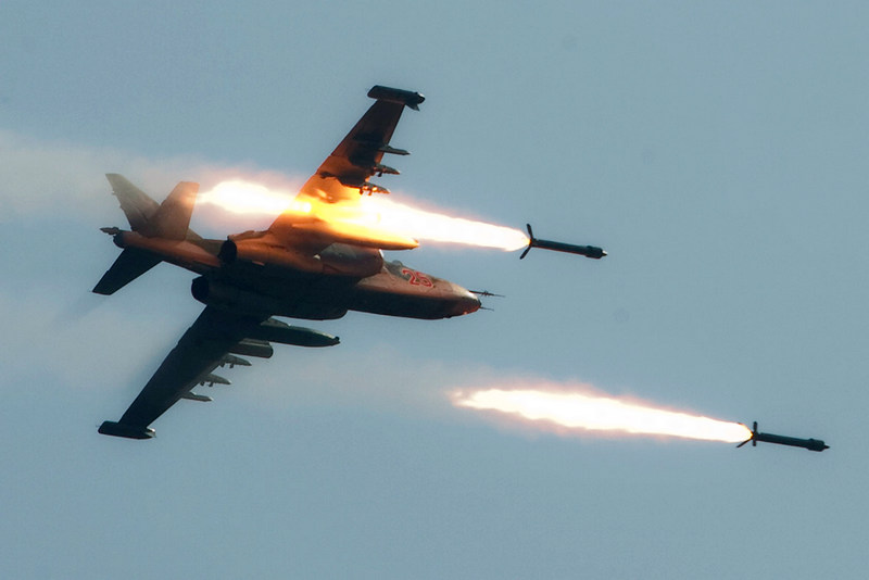 Су-24 выполняет удар в Сирии
