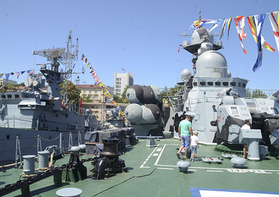 В День ВМФ России гости праздничных мероприятий в Севастополе смогут посетить корабли и катера Черноморского флота В День ВМФ России гости праздничных мероприятий в Севастополе смогут посетить корабли и катера Черноморского флота