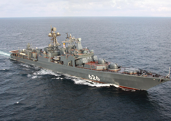 Большой противолодочный корабль «Вице-адмирал Кулаков» обеспечивает безопасность прохода индийского танкера через Аденский залив Большой противолодочный корабль «Вице-адмирал Кулаков» обеспечивает безопасность прохода индийского танкера через Аденский залив