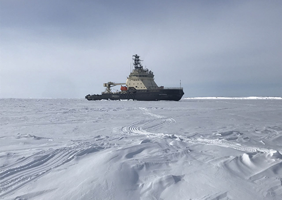 Ледокол «Илья Муромец» обеспечил проводку во льдах атомной подводной лодки Северного флота Ледокол «Илья Муромец» обеспечил проводку во льдах атомной подводной лодки Северного флота