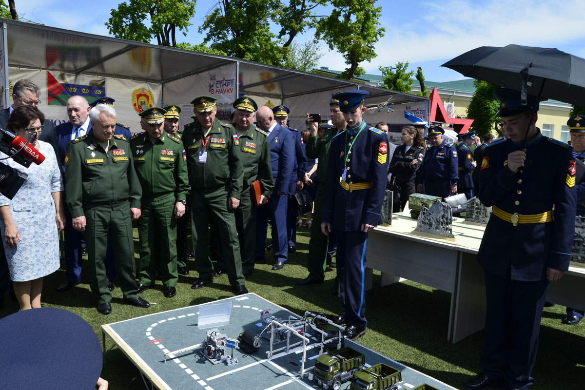 Авторы лучших инновационных идей для Минобороны России будут внесены в базу данных Военного инновационного технополиса «ЭРА» Авторы лучших инновационных идей для Минобороны России будут внесены в базу данных Военного инновационного технополиса «ЭРА»
