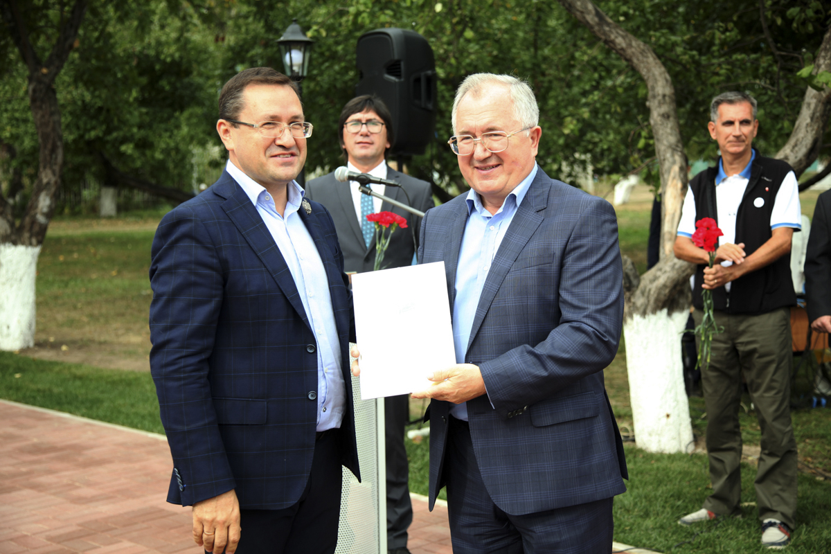 В Козельске открылся памятник летчику авиаполка «Нормандия-Неман» Марселю Альберу В Козельске открылся памятник летчику авиаполка «Нормандия-Неман» Марселю Альберу
