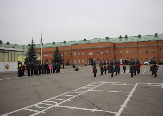 Московские школьники посетили расположение столичного подразделения ВАИ Московские школьники посетили расположение столичного подразделения ВАИ
